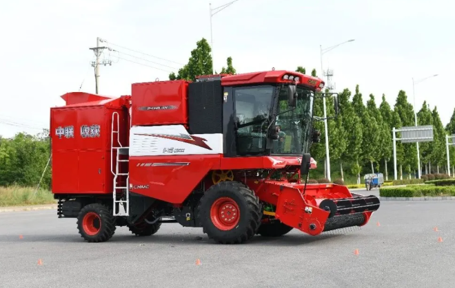 Husband-and-Wife Farm Machinery Operators from Zhengyang, Henan: Five Years of Unwavering Trust, Growing Prosperity Hand in Hand with Zhonglian Harvest(图1) image.png