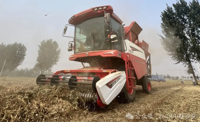 Veteran Machinery Operator Master Zhang from Runan: Zhonglian Harvest Wins Wide Market Recognition with Unmatched Strength(图3) image.png